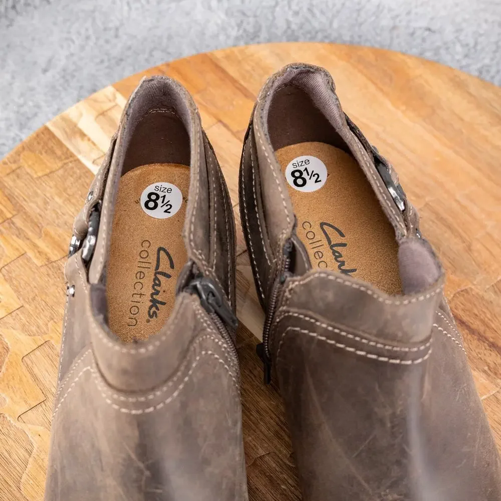 Clarks Charlten Grace Ankle Boots Womens Sz 8.5  Taupe Oily Leather‎ Side Zip